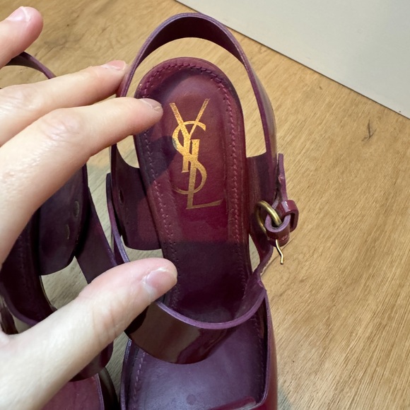 YVES SAINT LAURENT
Patent Leather Sandals - Picture 6 of 6